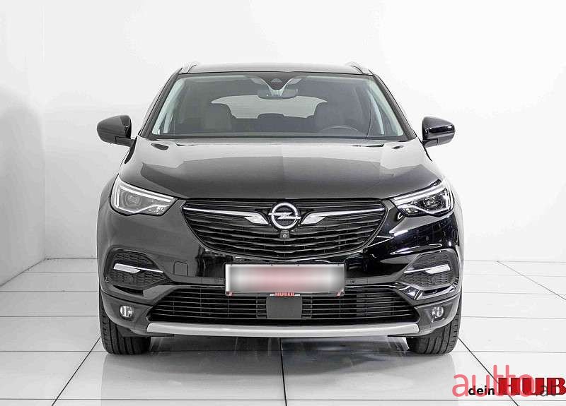 2020' Opel Grandland X photo #2