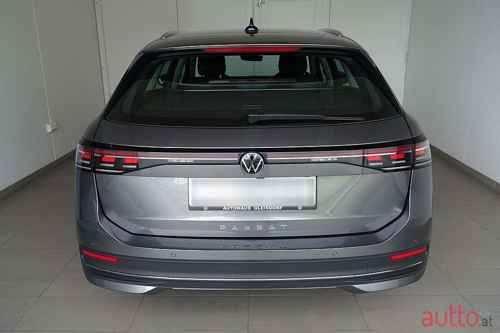 2024' Volkswagen Passat photo #4
