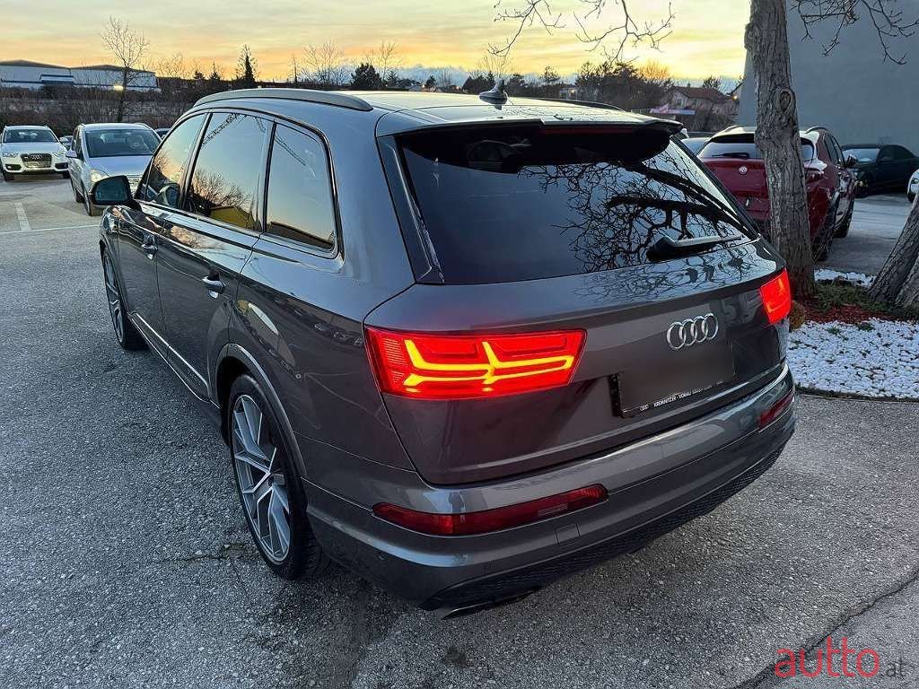 2018' Audi Q7 photo #4