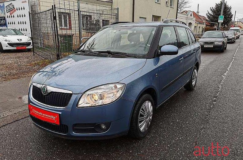 2009' Skoda Fabia photo #1