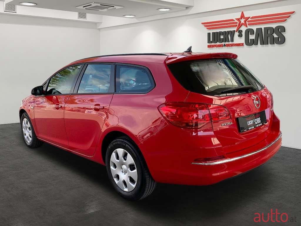 2014' Opel Astra photo #3