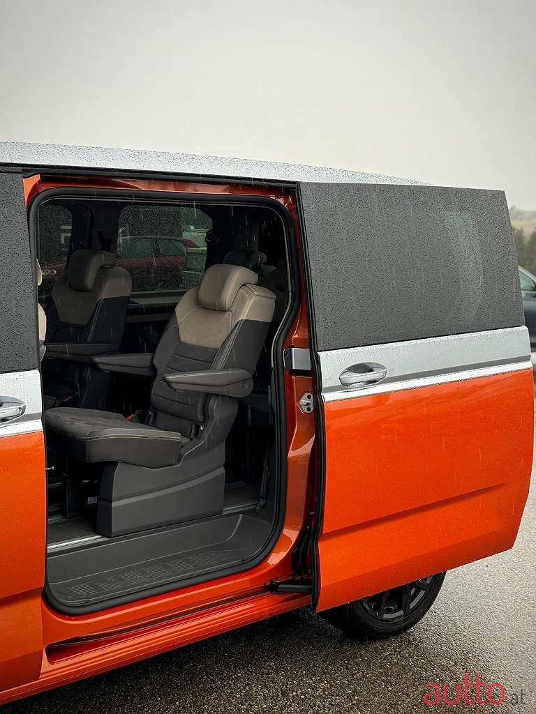 2023' Volkswagen Multivan photo #4