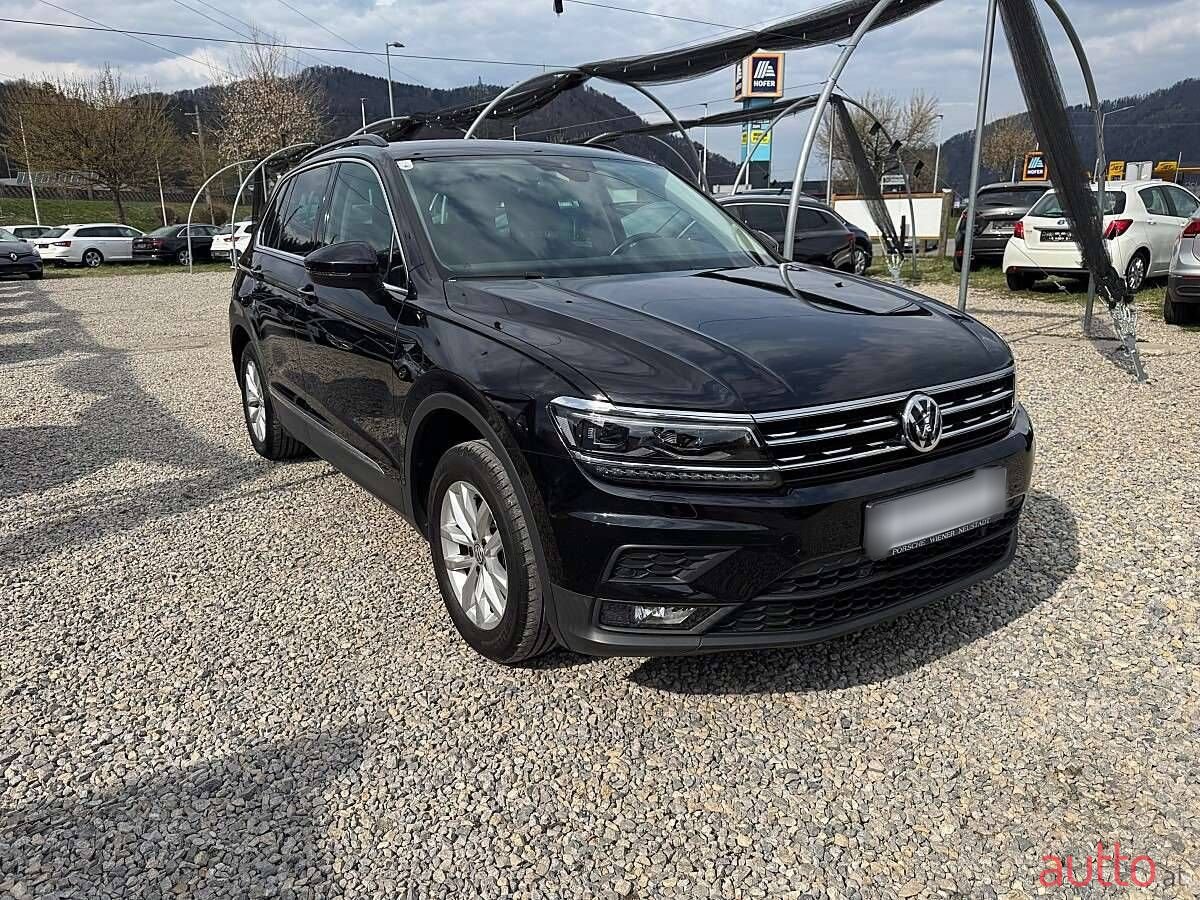 2017' Volkswagen Tiguan photo #2