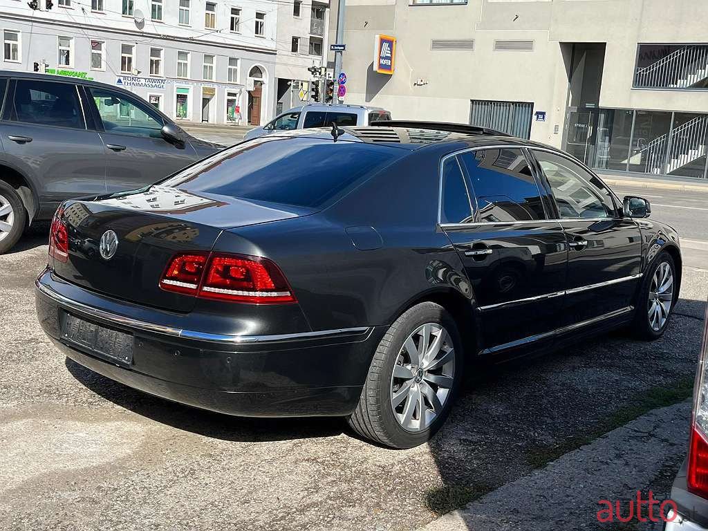 2013' Volkswagen Phaeton photo #6