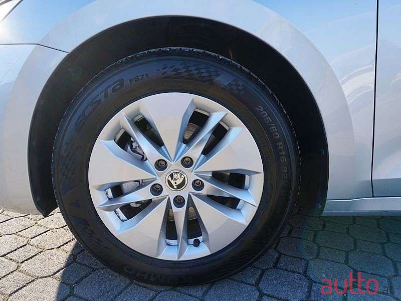 2020' Skoda Octavia photo #5