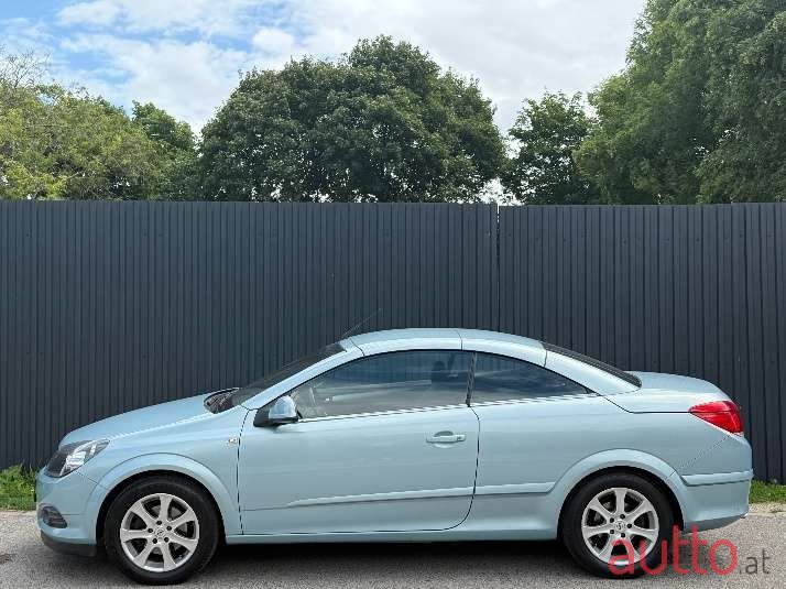 2009' Opel Astra photo #2