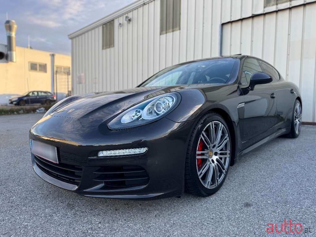 2013' Porsche Panamera photo #1