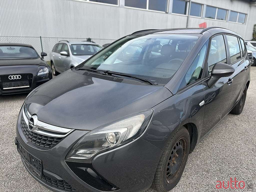 2012' Opel Zafira photo #1