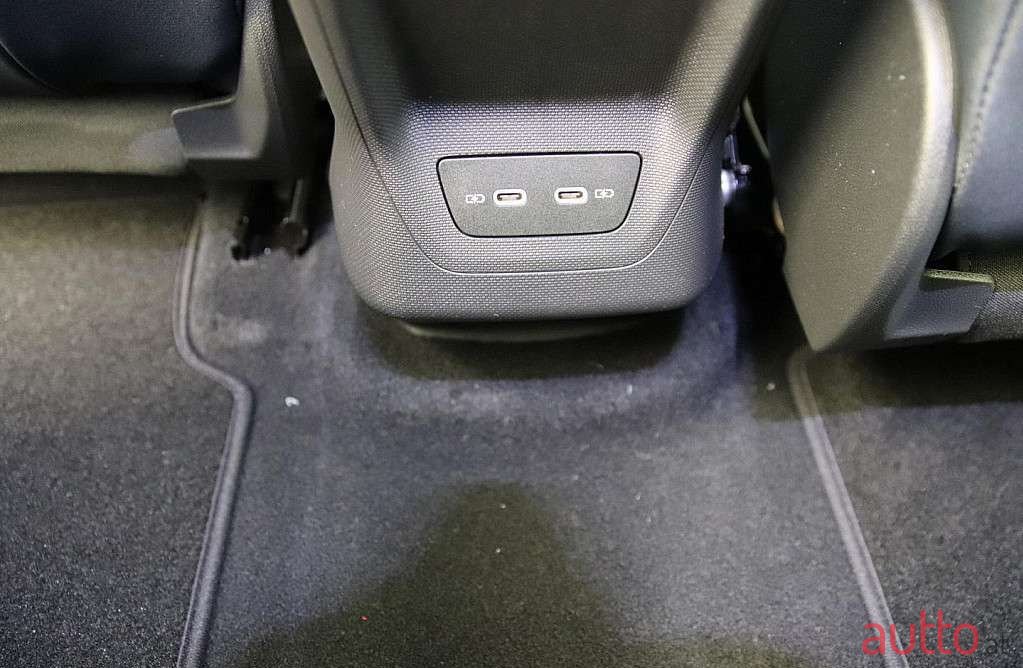 2023' Cupra Born photo #6