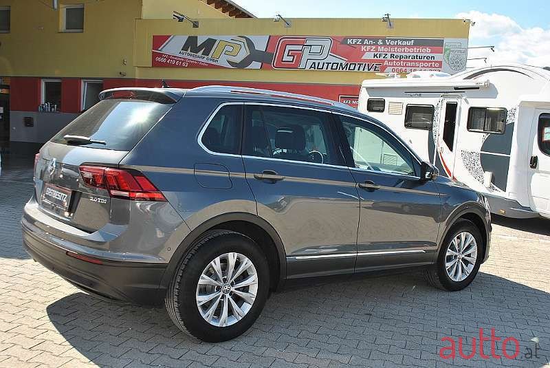 2017' Volkswagen Tiguan photo #5