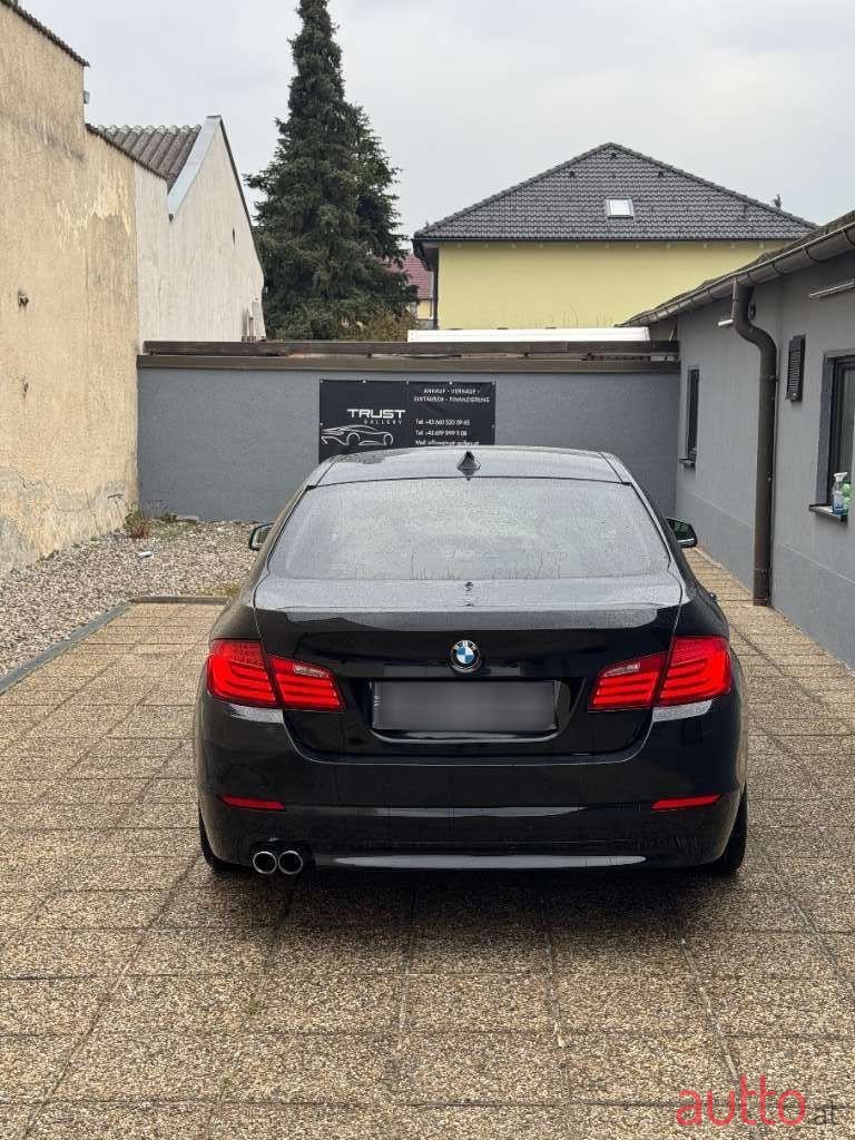 2011' BMW 5Er-Reihe photo #5