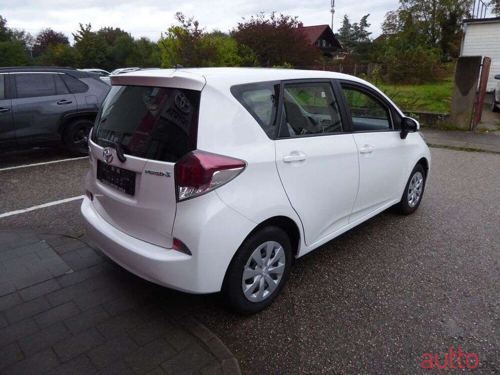 2016' Toyota Verso photo #4