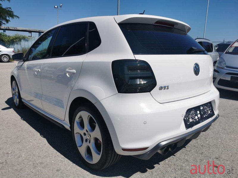 2011' Volkswagen Polo photo #6