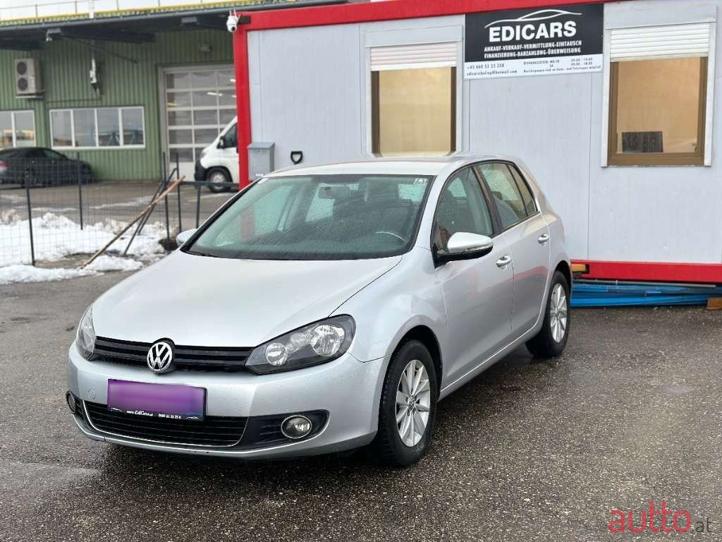 2011' Volkswagen Golf photo #1