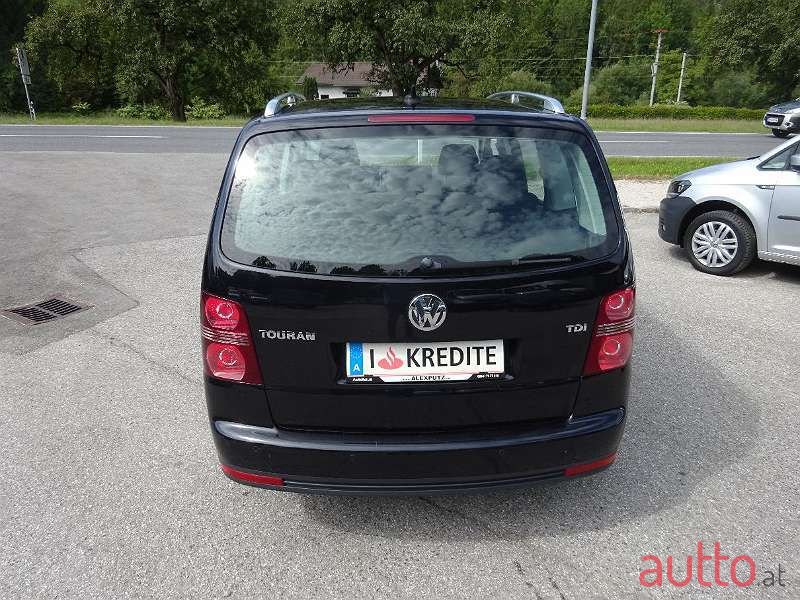 2009' Volkswagen Touran photo #6