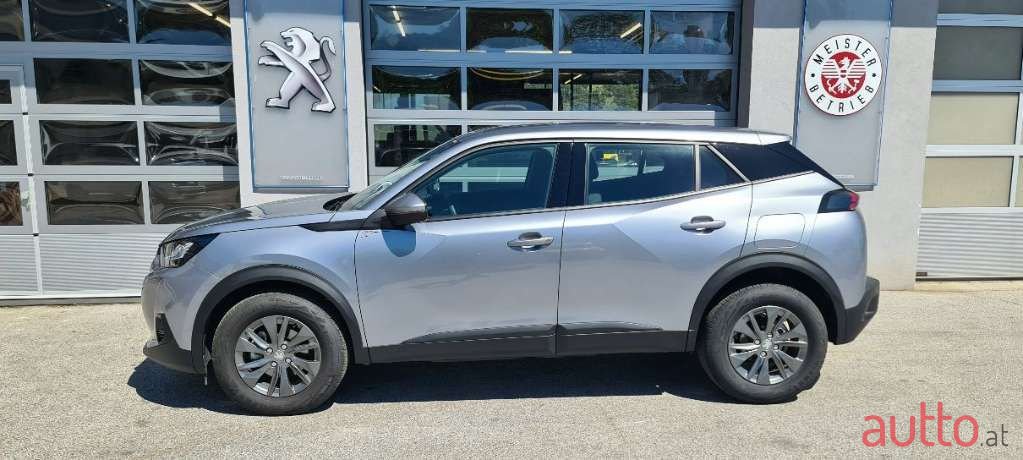 2021' Peugeot 2008 photo #2