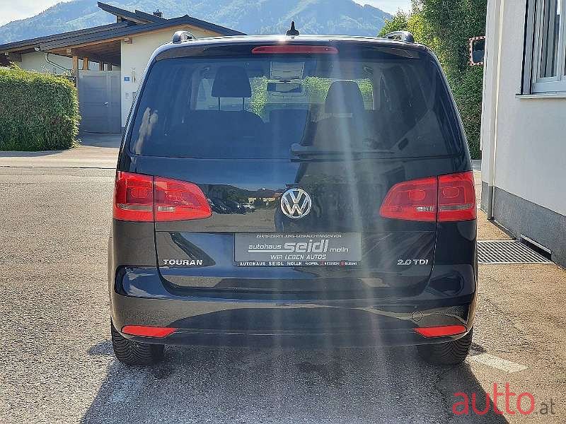 2011' Volkswagen Touran photo #6