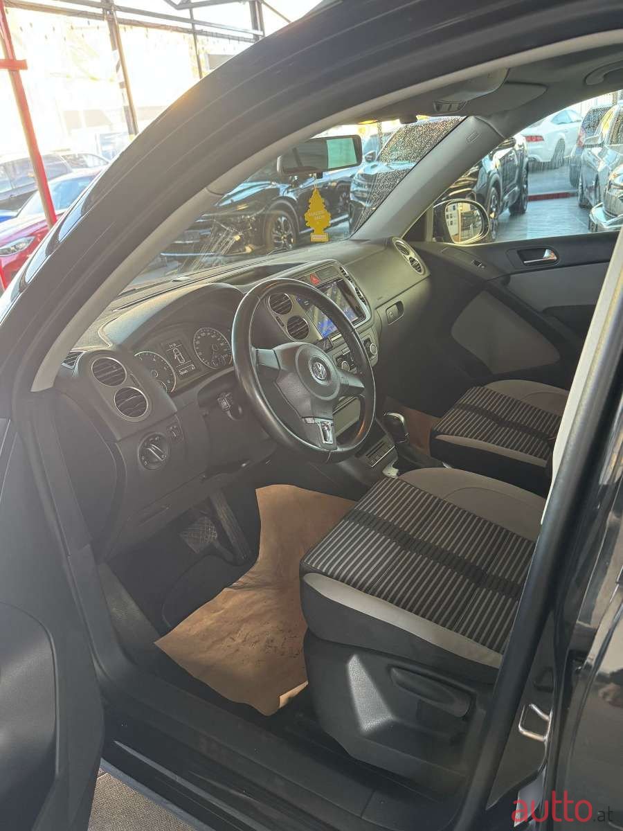 2010' Volkswagen Tiguan photo #5