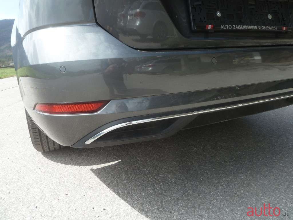 2020' Volkswagen Golf photo #5