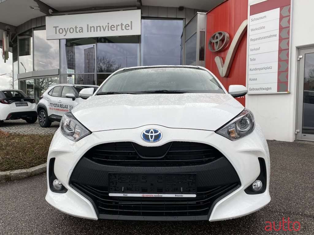 2023' Toyota Yaris photo #2