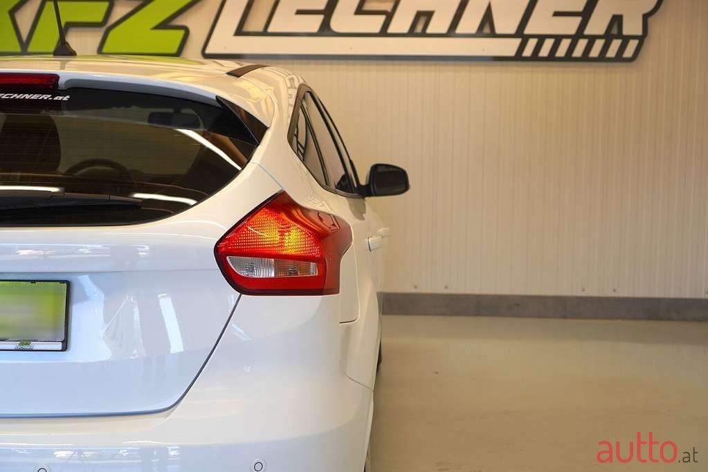 2017' Ford Focus photo #5