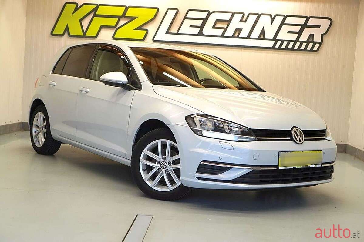 2017' Volkswagen Golf photo #2