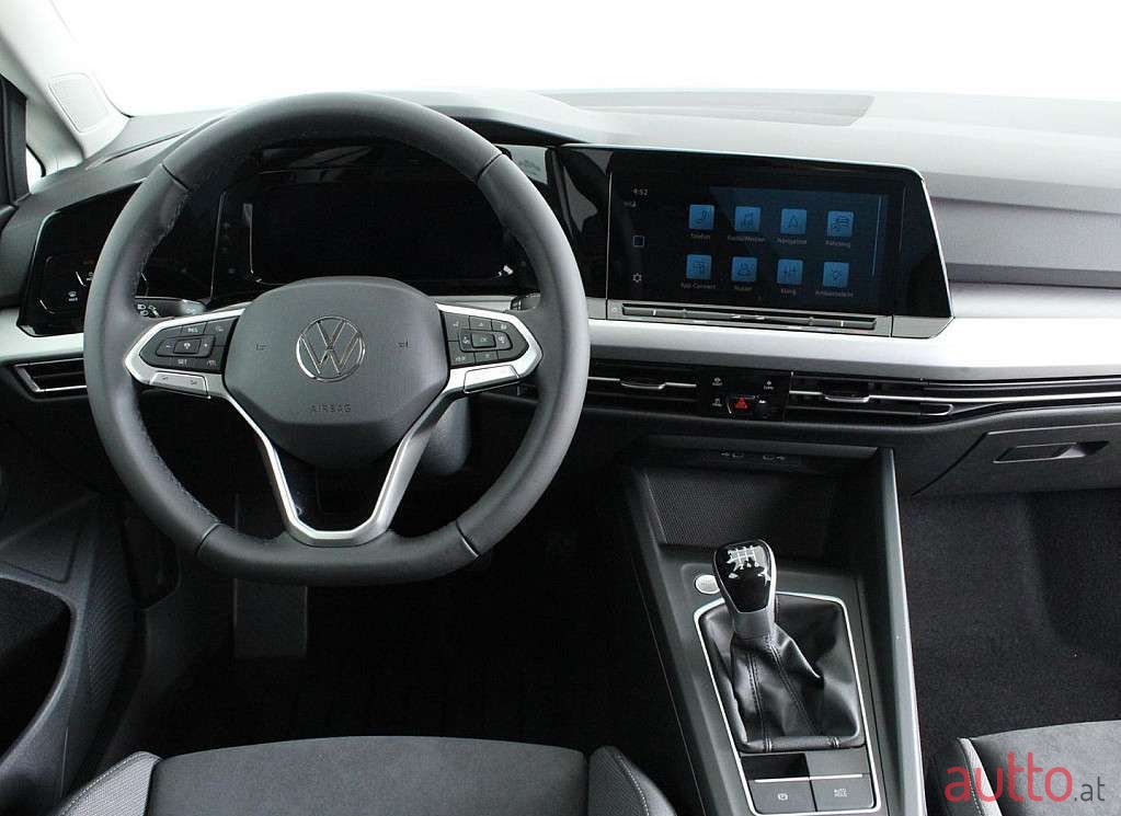 2023' Volkswagen Golf photo #5