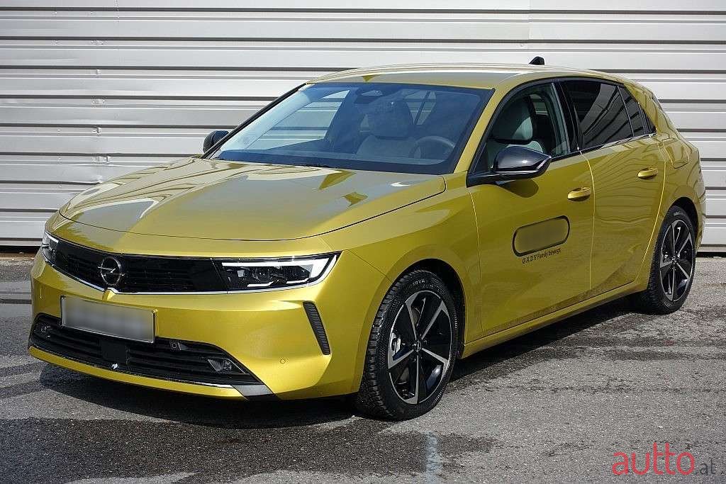 2022' Opel Astra photo #1