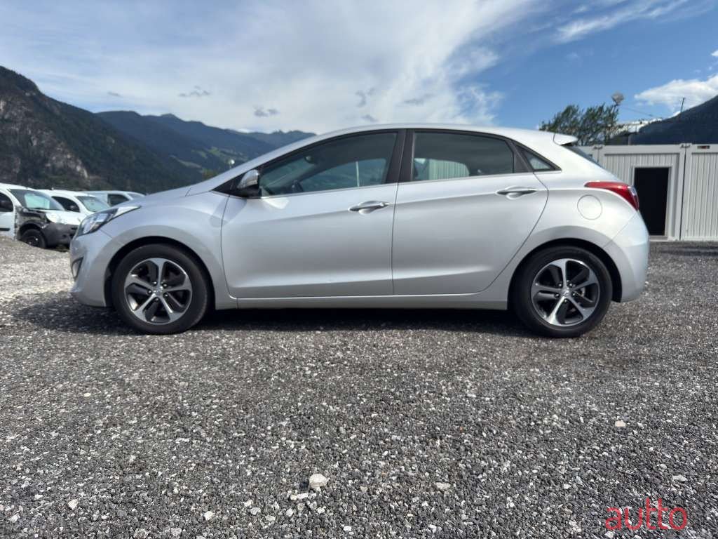 2015' Hyundai i30 photo #2