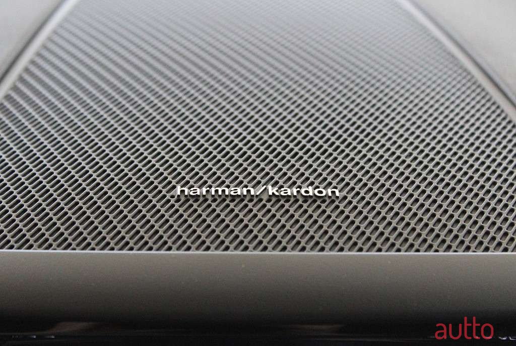 2021' Volvo XC60 photo #4