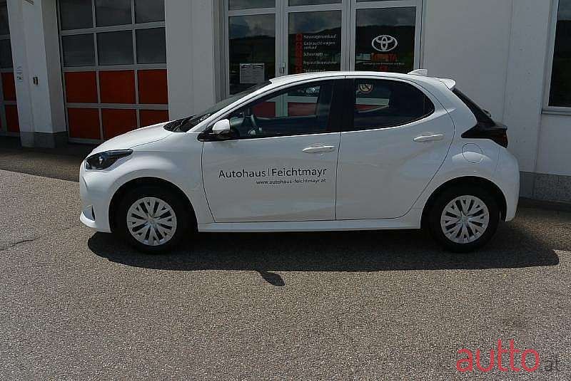 2021' Toyota Yaris photo #3