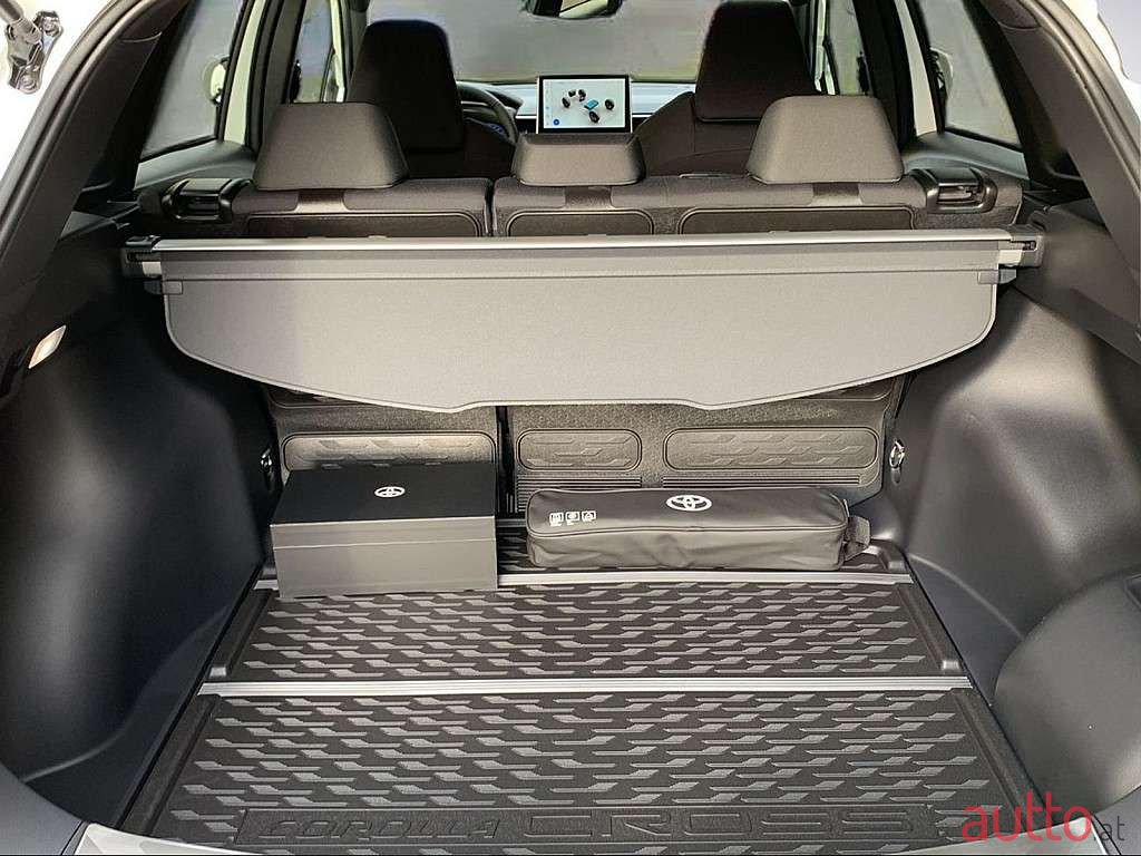 2024' Toyota Corolla Cross photo #5