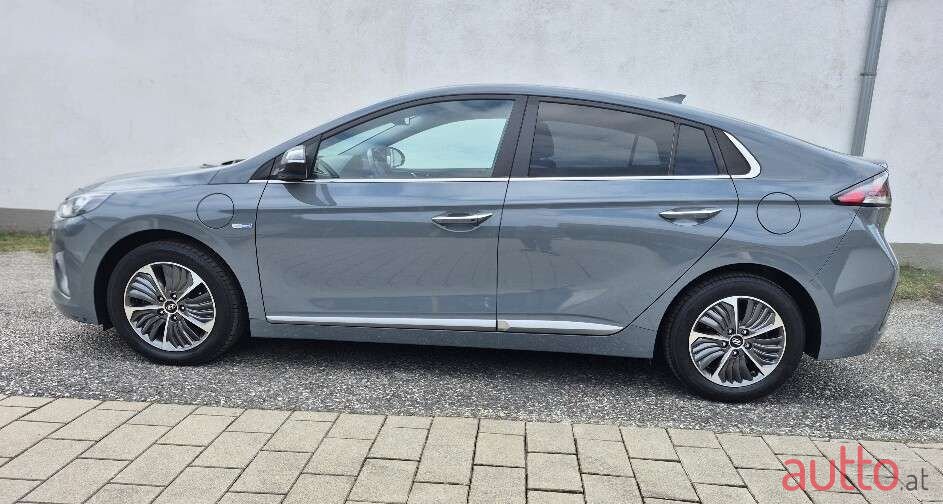 2020' Hyundai Ioniq photo #3
