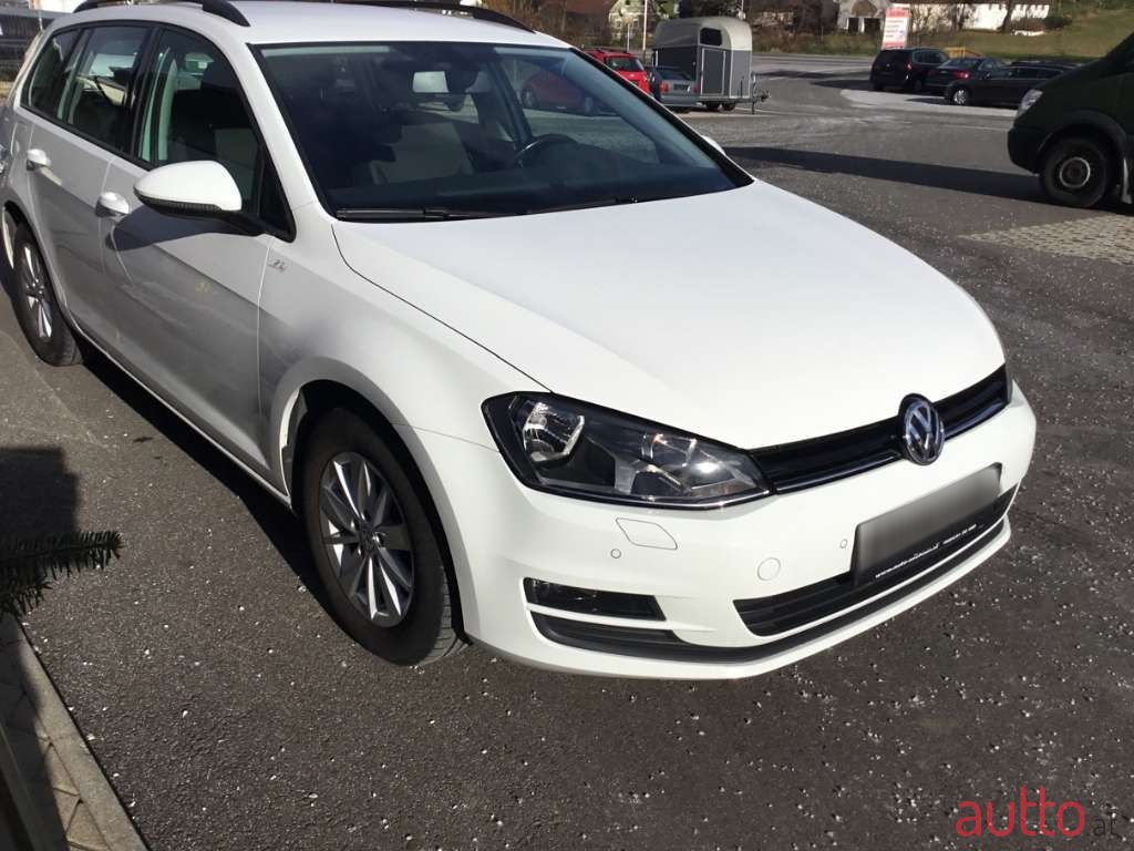 2017' Volkswagen Golf photo #5
