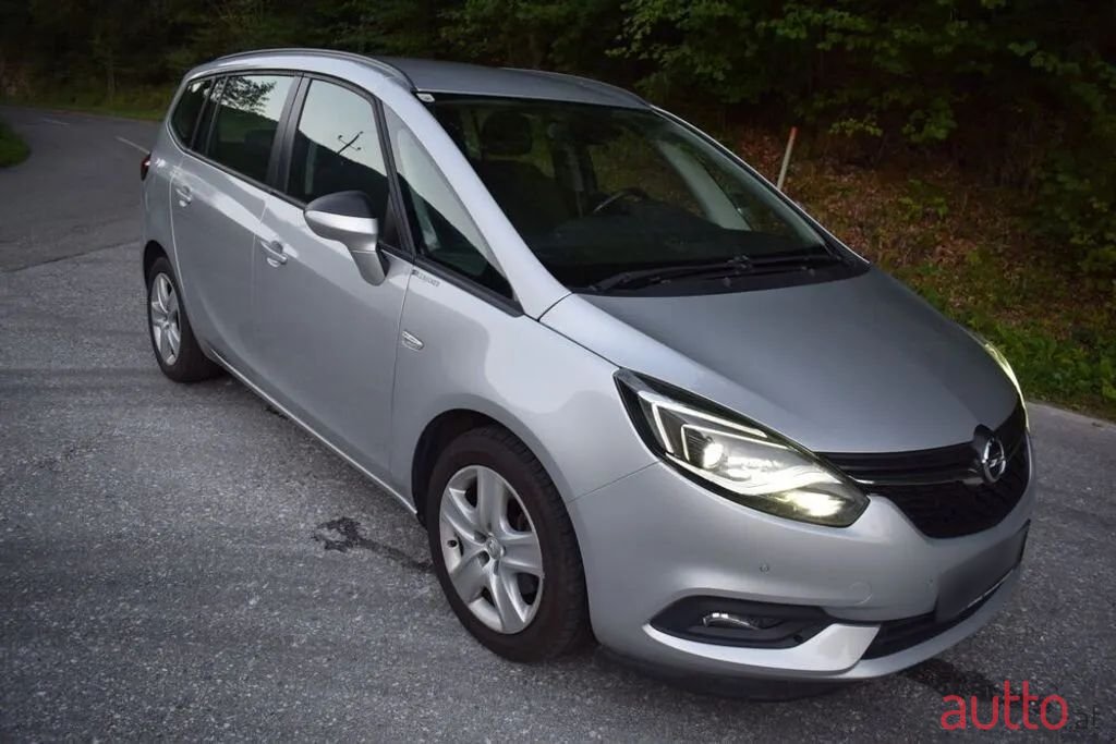 2017' Opel Zafira photo #6