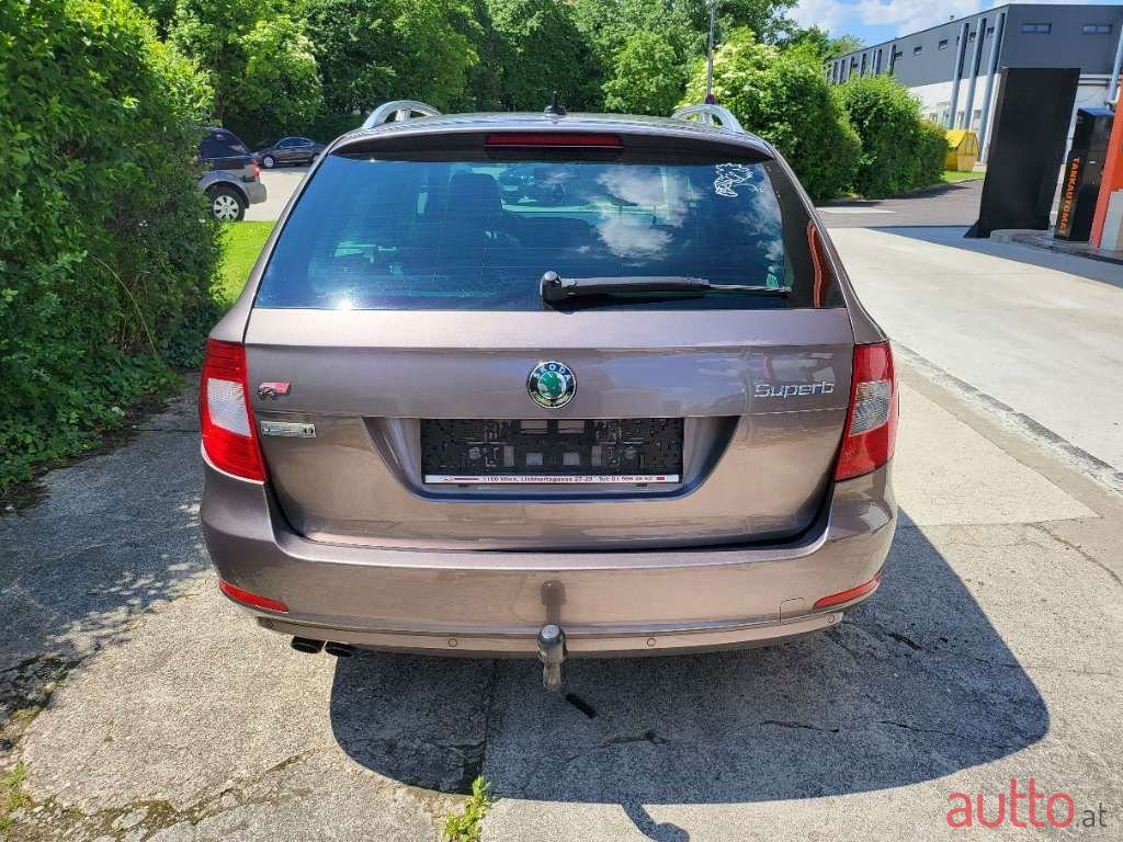 2012' Skoda Superb photo #6