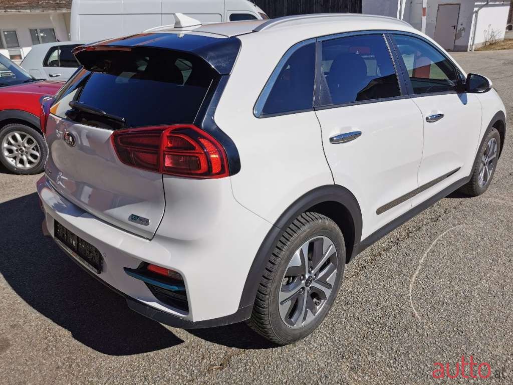 2020' Kia Niro photo #3