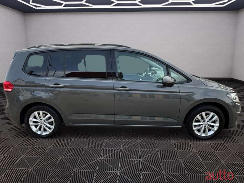 2016' Volkswagen Touran photo #5