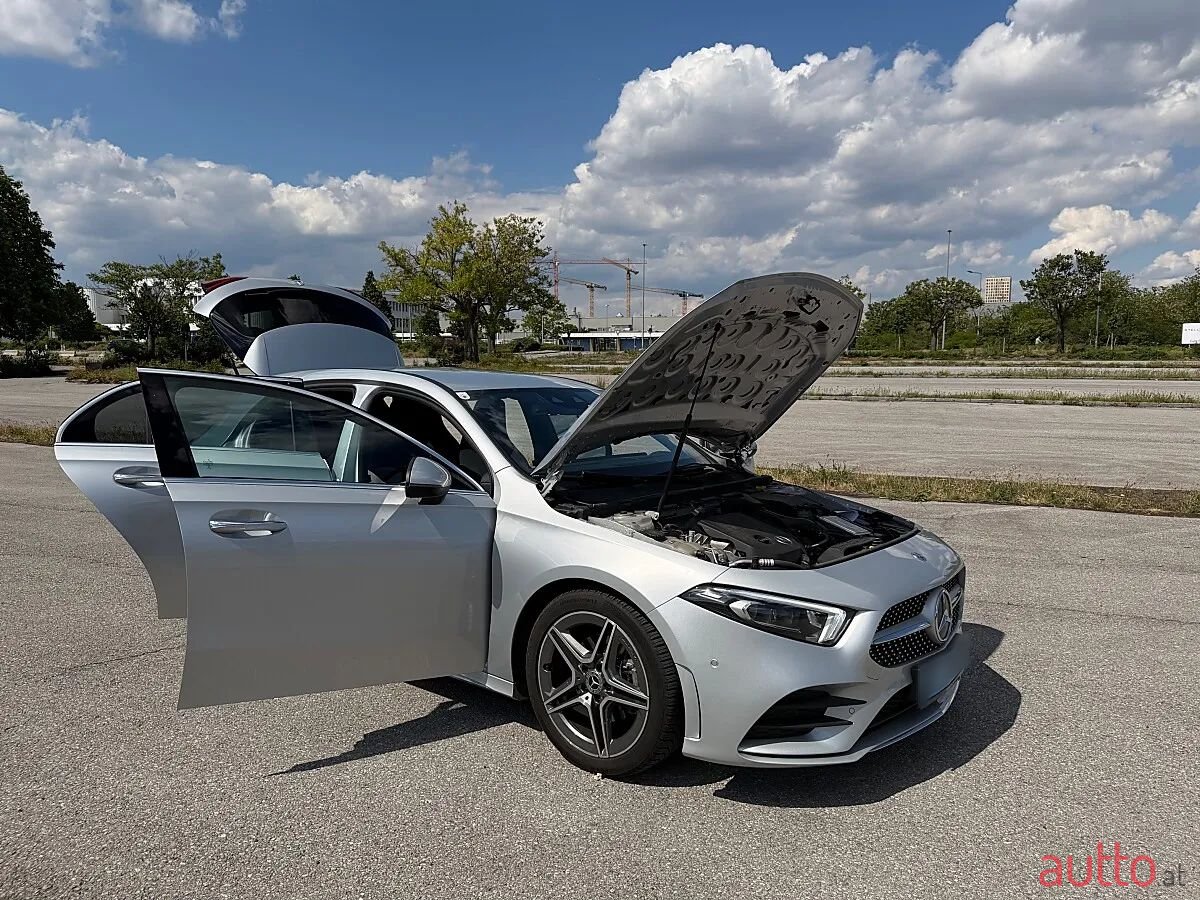 2019' Mercedes-Benz A-Klasse photo #1
