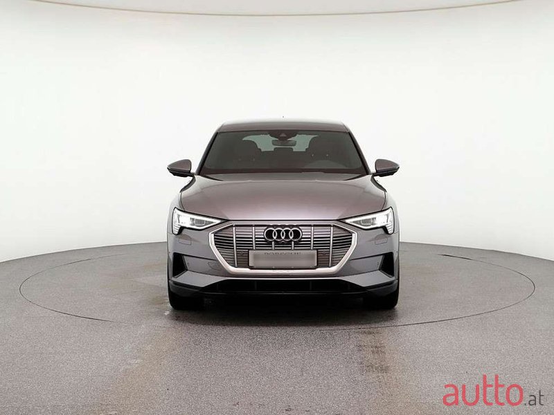 2022' Audi e-tron photo #2
