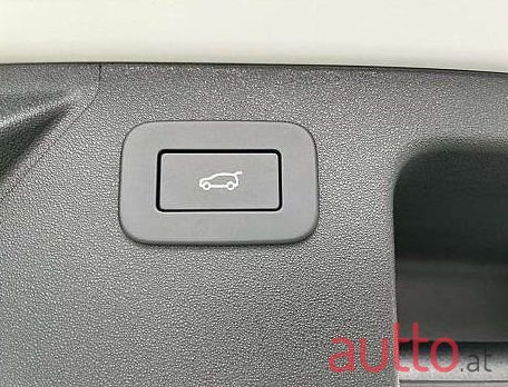 2022' Land Rover Discovery Sport photo #5