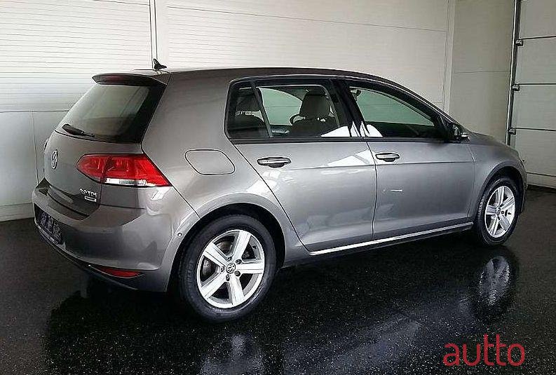 2017' Volkswagen Golf photo #1