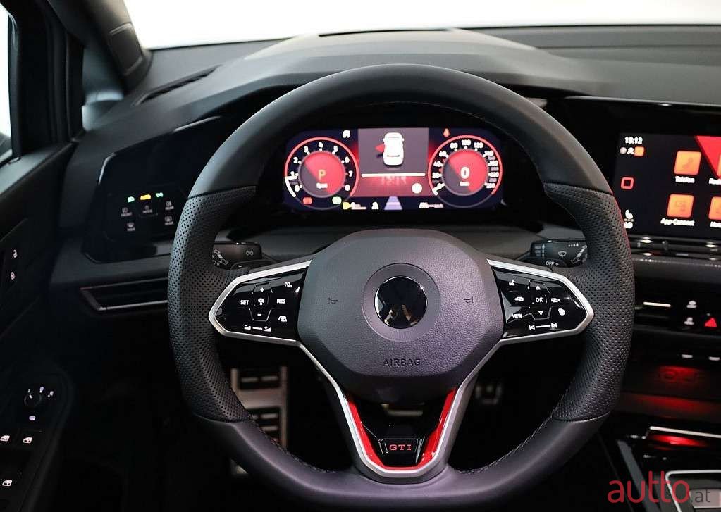 2022' Volkswagen Golf photo #5