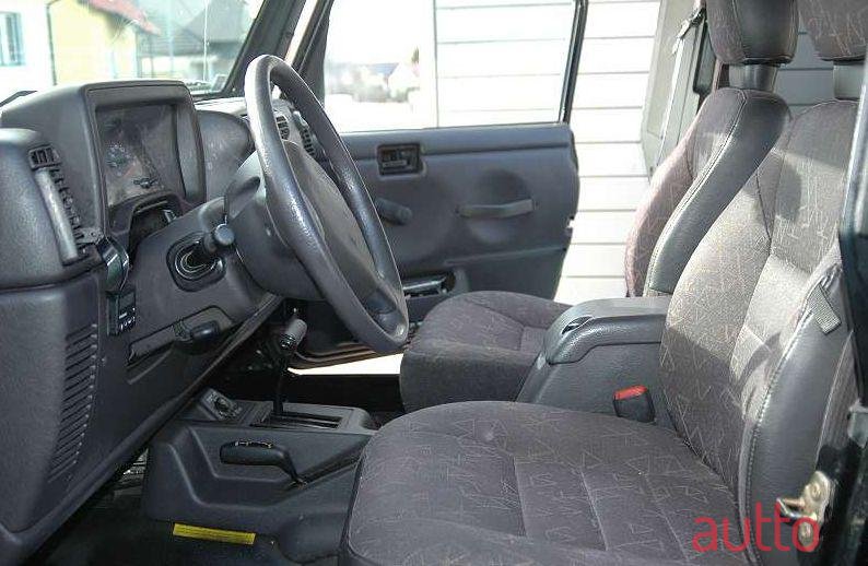 2002' Jeep Wrangler photo #2