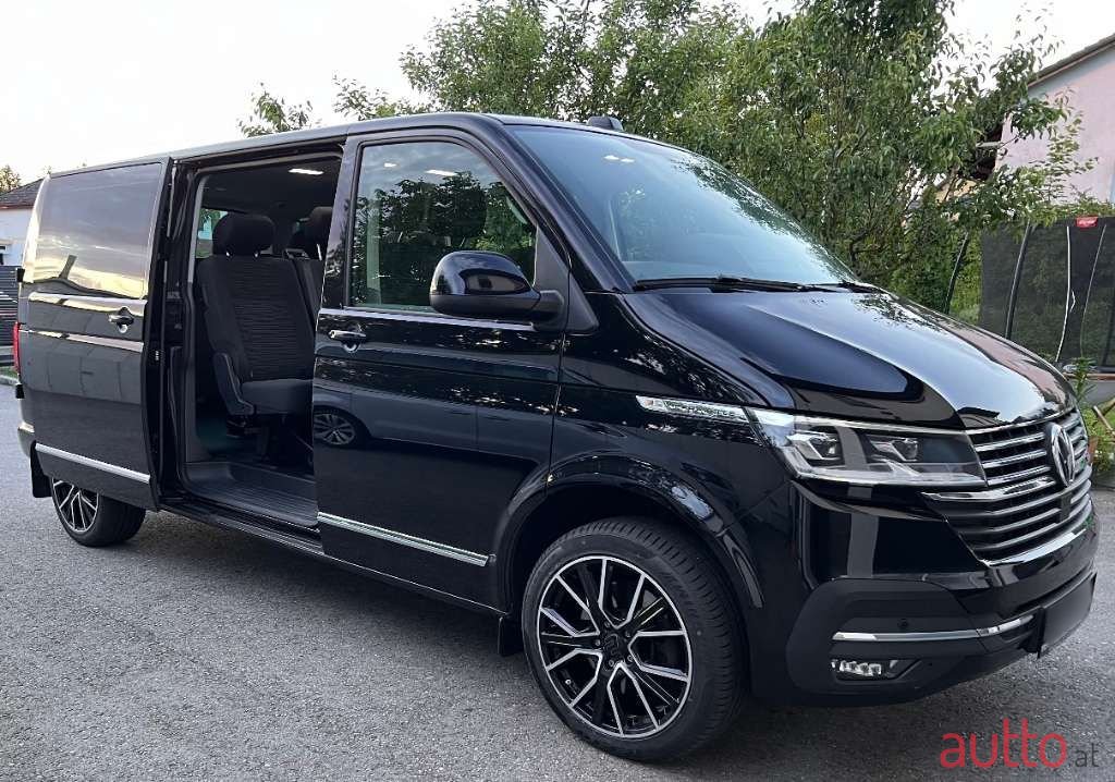 2023' Volkswagen Caravelle photo #1