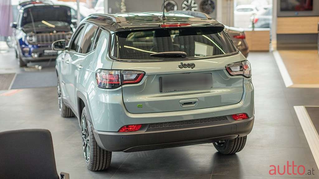 2022' Jeep Compass photo #2