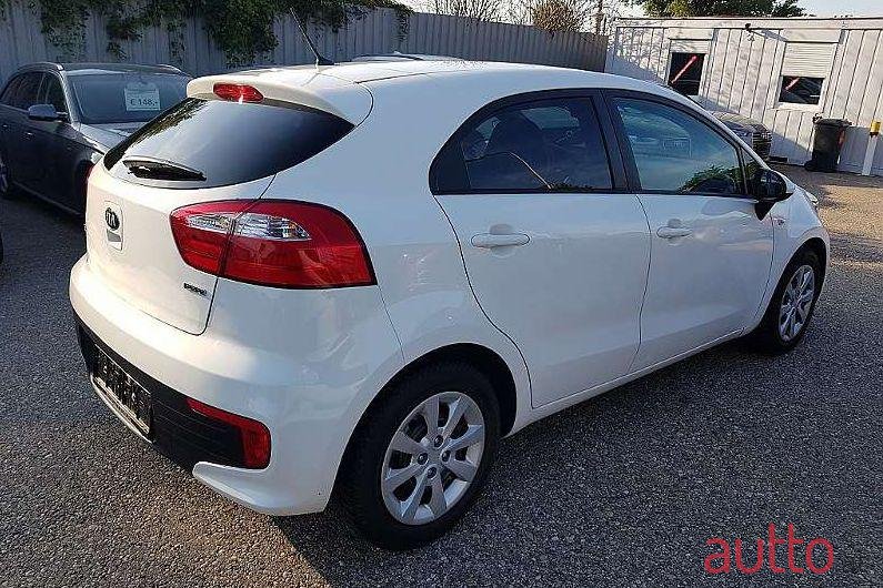 2016' Kia Rio photo #2