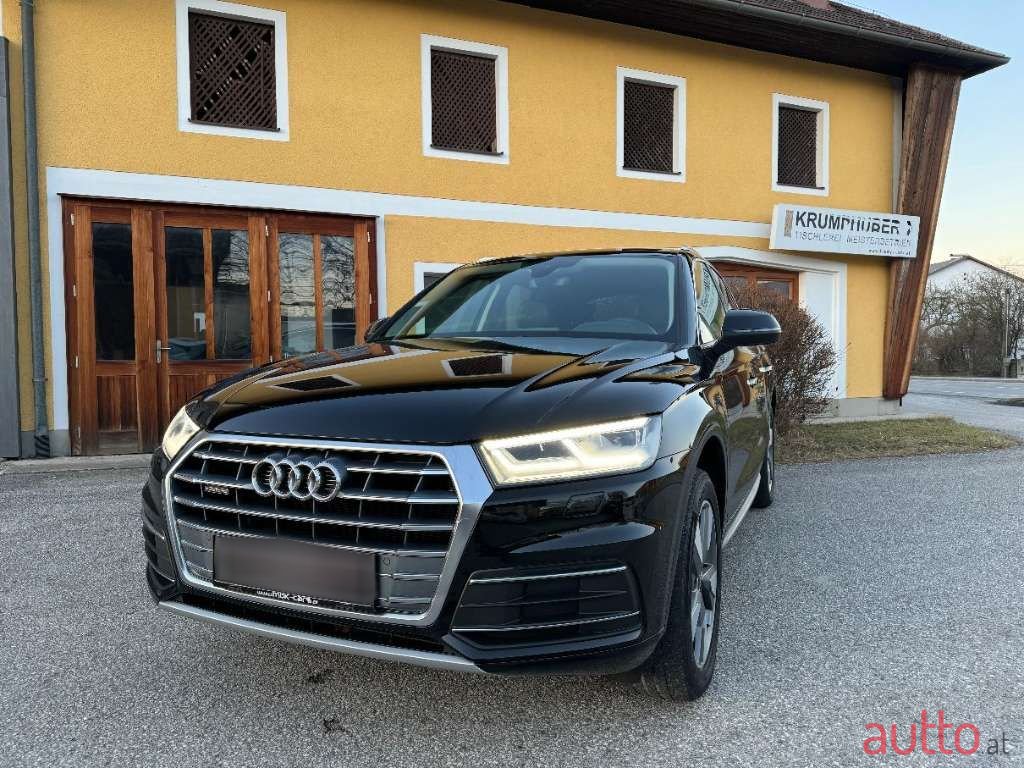 2019' Audi Q5 photo #1