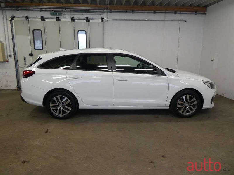 2020' Hyundai i30 photo #5