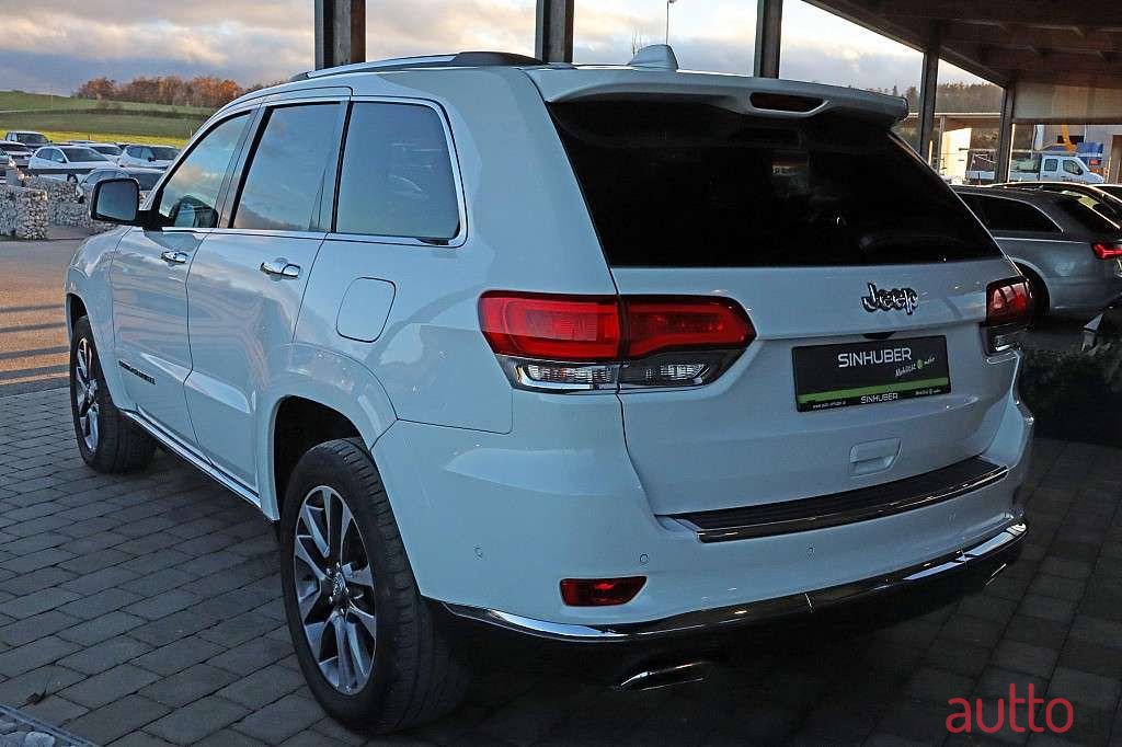 2017' Jeep Grand Cherokee photo #3